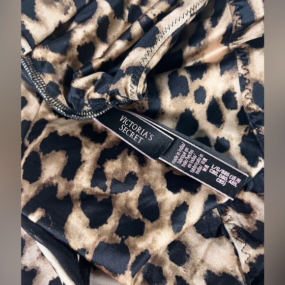 Victoria’s Secret Performance Yoga Pants & Sports Bra 2pc Outfit Set NWT - Picture 6 of 6